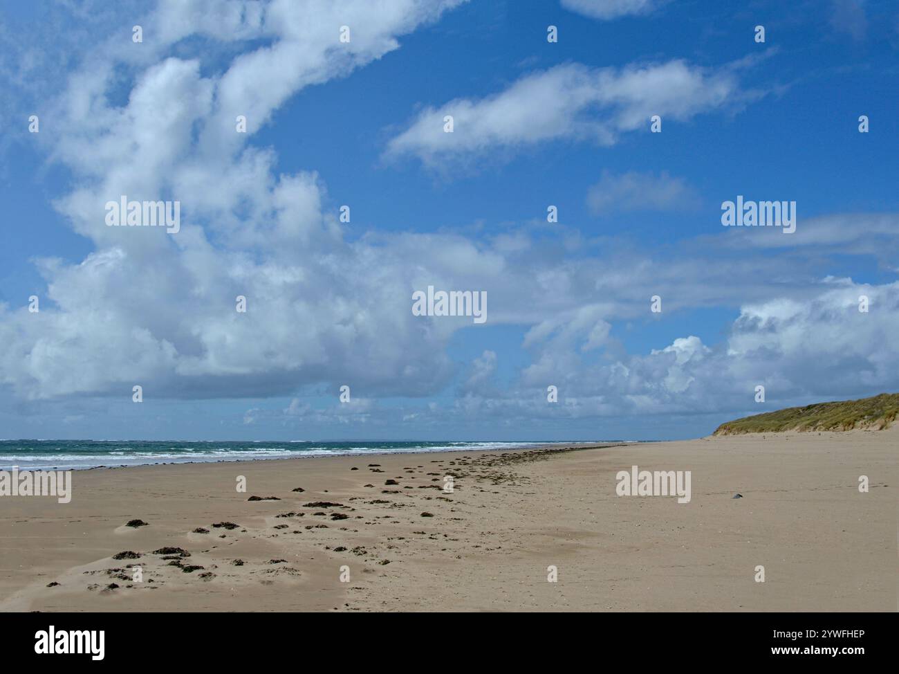 Der Strand am Crowe Point in North Devon an einem schönen Sommertag. Stockfoto