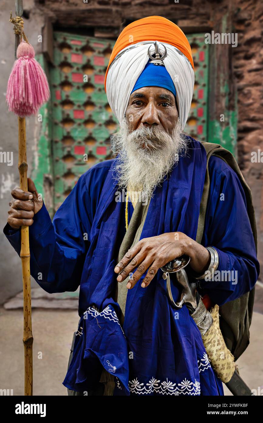 Sikh Pilger im Goldenen Tempel in Amritsar, Punjab, Indien Stockfoto