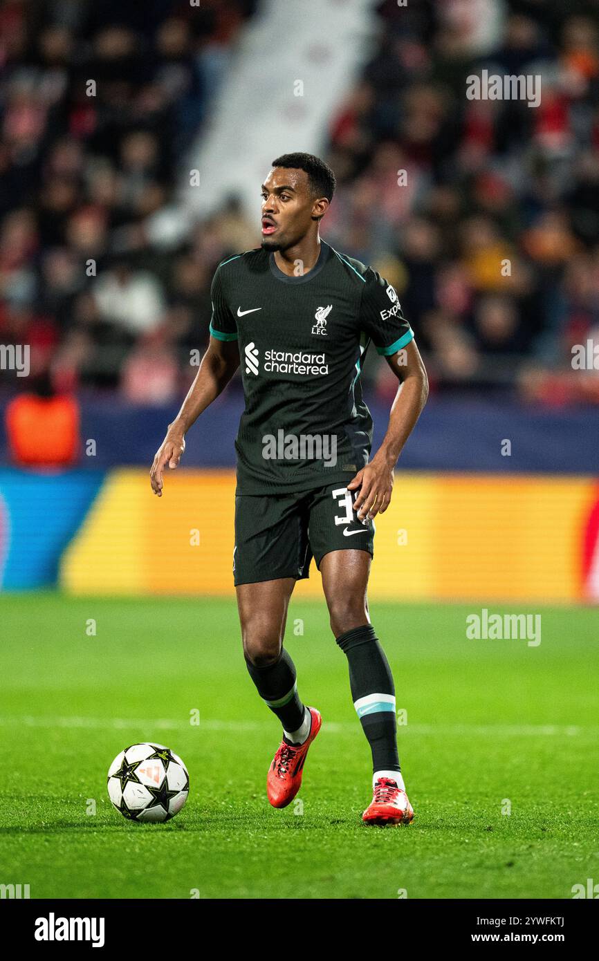 Girona, Spanien, 10. Dezember 2024. Spanien-Fußball - Champions League - League Stage - Girona FC gegen Liverpool. (38) Ryan Gravenberch. Quelle: Joan G/Alamy Live News Stockfoto