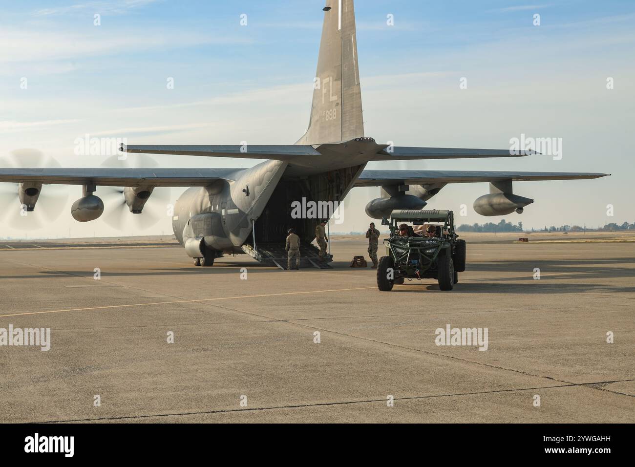 Ein ultraleichtes taktisches Fahrzeug des U.S. Marine Corps mit der Marine Wing Support Squadron 373, Marine Air Control Group 38, 3rd Marine Aircraft Wing, ist abgesetzt Stockfoto