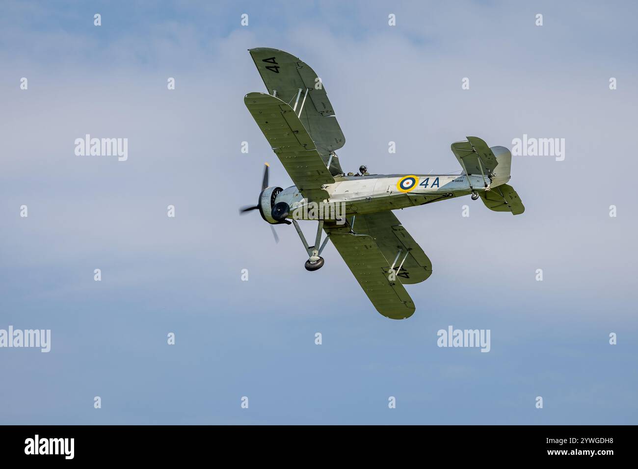 Fairey Swordfish W5856 im Besitz der Royal Navy Historic Flight – Airborne bei der Best of British Air Show, die am 12. Mai 2024 in Shuttleworth stattfand. Stockfoto