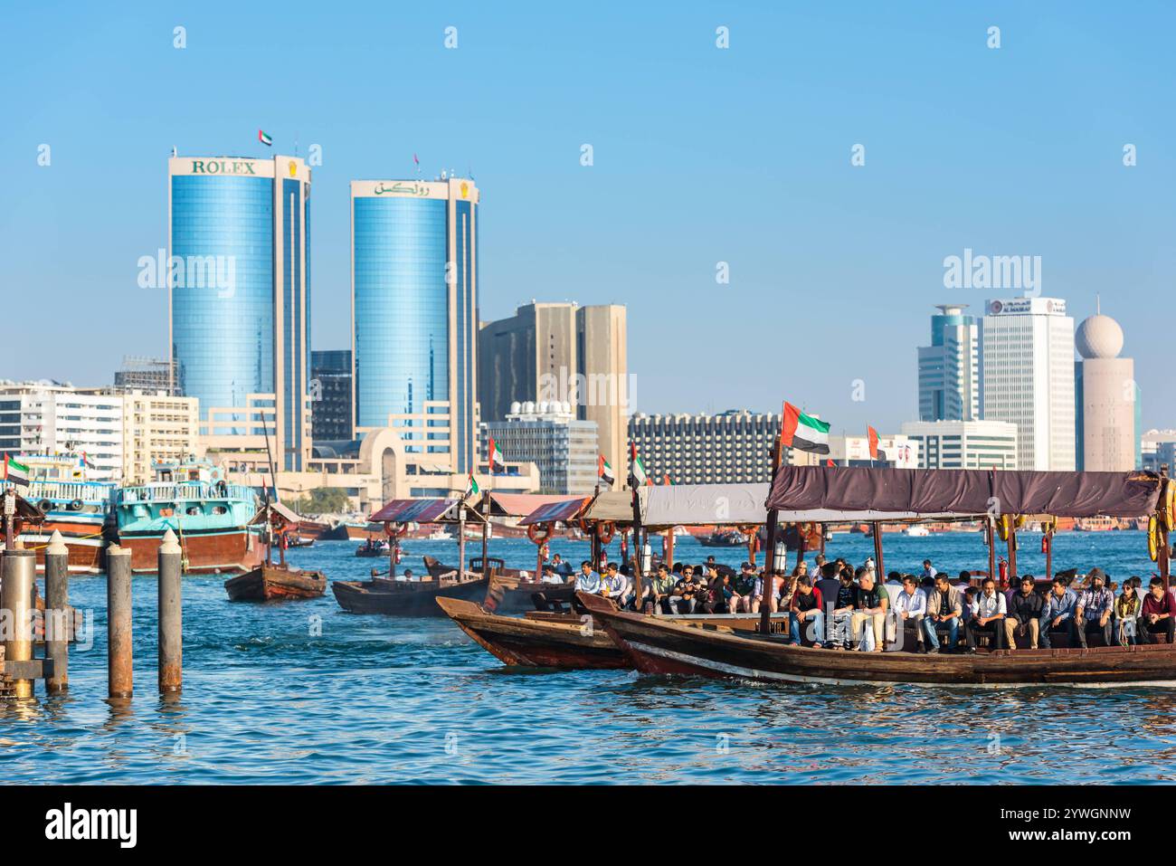 Traditionelle arabische Boote am Dubai Creek, VAE traditionelle arabische Boote am Dubai Creek, VAE VAE VAE, DUBAI - 27. DEZEMBER: Traditionelle arabische Boote in Dubai Stockfoto