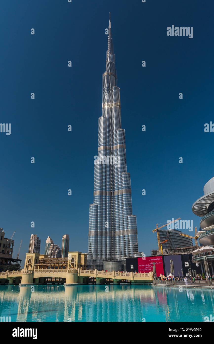 Burj al Khalifa, das höchste Gebäude der Welt Burj al Khalifa, das höchste Gebäude der Welt DUBAI, VAE - 02. JANUAR: Burj al Khalifa, das höchste Gebäude der Welt Stockfoto Burj al Khalifa, das höchste Gebäude der Welt Burj al Khalifa, das höchste Gebäude der Welt DUBAI, VAE - 02. JANUAR: Burj al Khalifa, das höchste Gebäude der Welt Stockfoto