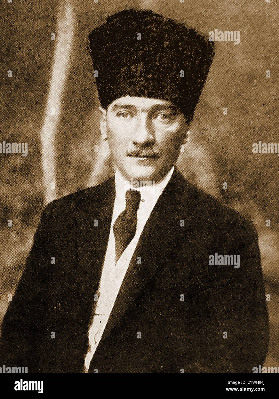 Mustafa Kemal Atatürk, auch bekannt als Mustafa Kemal Pascha (bis 1921) und Ghazi Mustafa Kemal