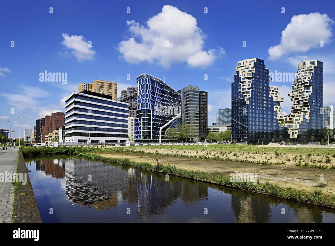 Skyline mit Bürogebäuden NautaDutilh, Symphony, Türme, Symphony Torens, ABN AMRO Bank, the Valley, Zuidas Finanzviertel, Amsterdam, North H Stockfoto