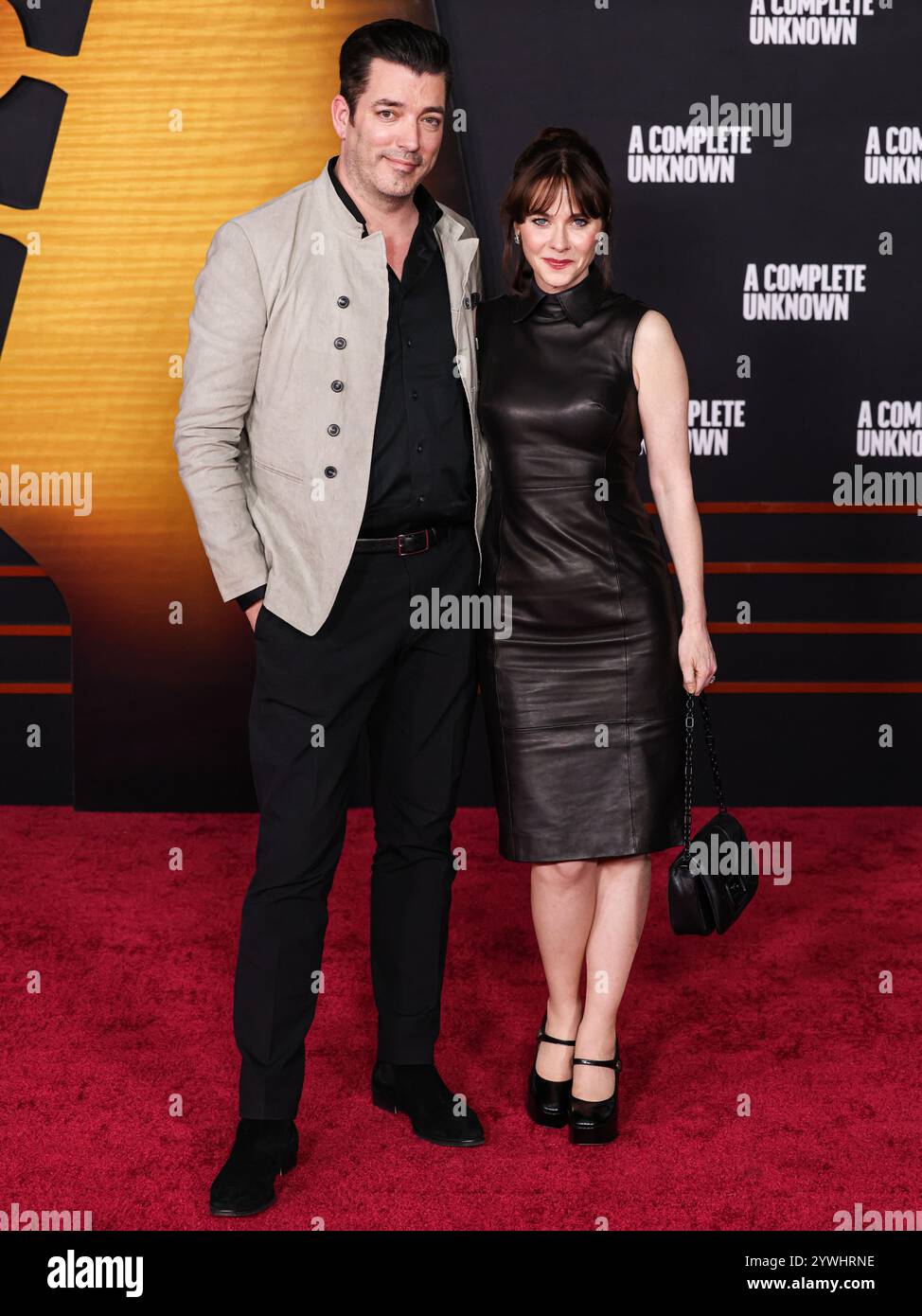 Hollywood, Usa. Dezember 2024. HOLLYWOOD, LOS ANGELES, KALIFORNIEN, USA - 10. DEZEMBER: Jonathan Scott und Zooey Deschanel kommen zur Los Angeles Premiere von Searchlight Pictures' A Complete Unknown' am 10. Dezember 2024 im Dolby Theatre in Hollywood, Los Angeles, Kalifornien, USA. (Foto: Xavier Collin/Image Press Agency) Credit: Image Press Agency/Alamy Live News Stockfoto