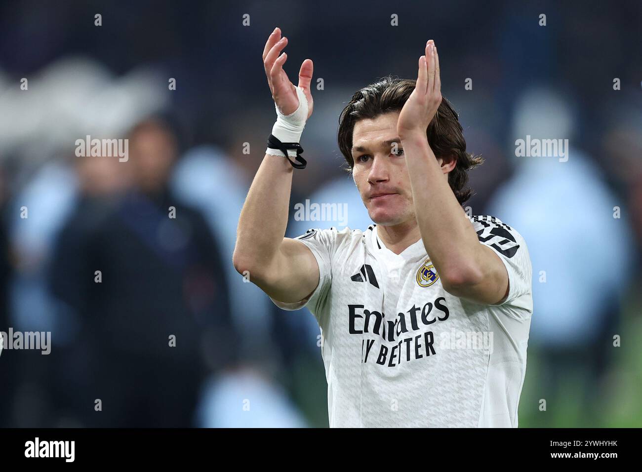 Bergamo, Italien. Dezember 2024. Fran Garcia von Real Madrid CF feiert am 10. Dezember 2024 im Gewiss-Stadion in Bergamo, Italien, das Spiel der UEFA Champions League Phase MD6 zwischen Atalanta BC und Real Madrid C.F. beendet. Quelle: Marco Canoniero/Alamy Live News Stockfoto