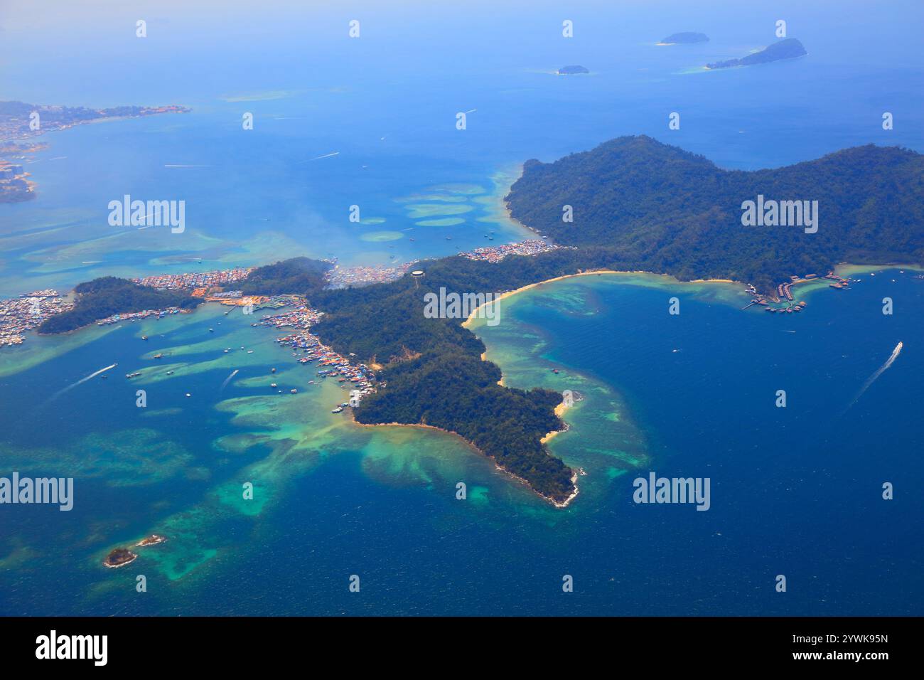 Gaya Island (Pulau Gaya) mit Korallenriffen im Tunku Abdul Rahman Nationalpark in der Nähe von Kota Kinabalu, Malaysia. Stockfoto