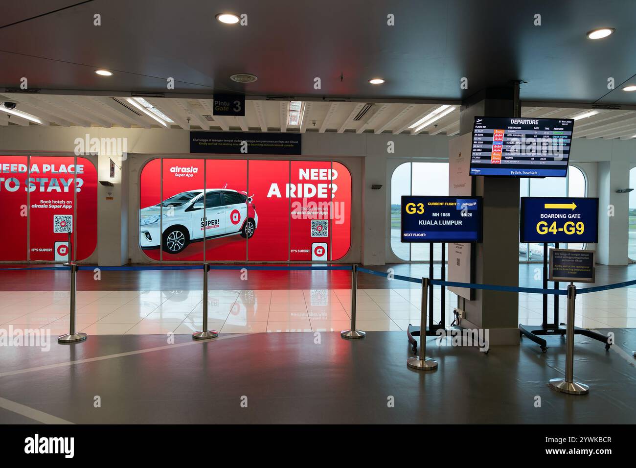 SENAI, MALAYSIA - 27. NOVEMBER 2023: Innenaufnahme des Senai International Airport. Stockfoto