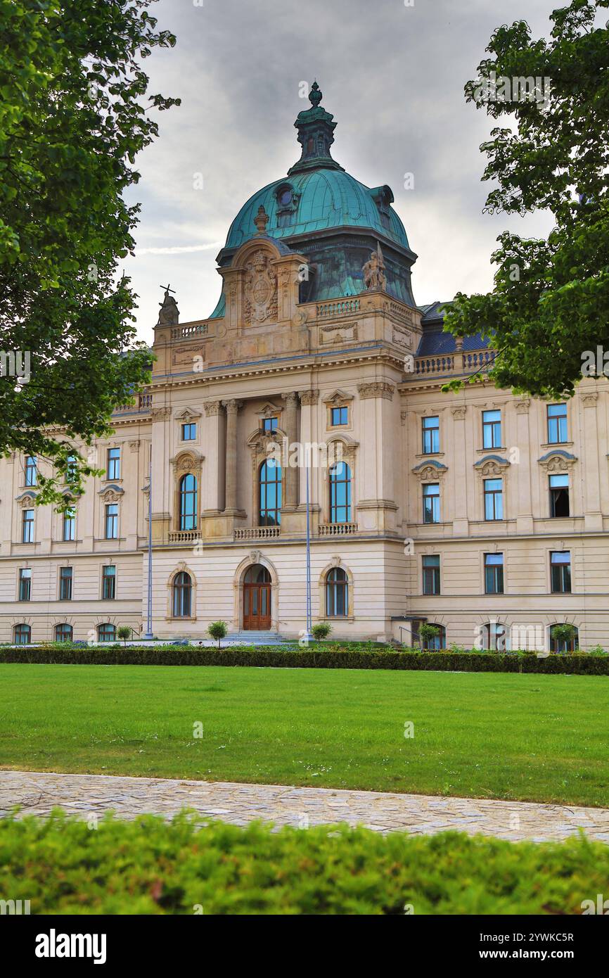 Regierungsgebäude der Tschechischen Republik. Straka Akademie in Prag. Tschechischer Name: Strakova Akademie. Stockfoto