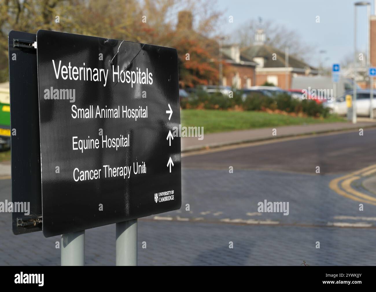 Unterschrift an Veterinärkrankenhäuser, Small Animal Hospital, Pferdekrankenhaus und Krebstherapieeinheit an der Universität Cambridge, England. Stockfoto