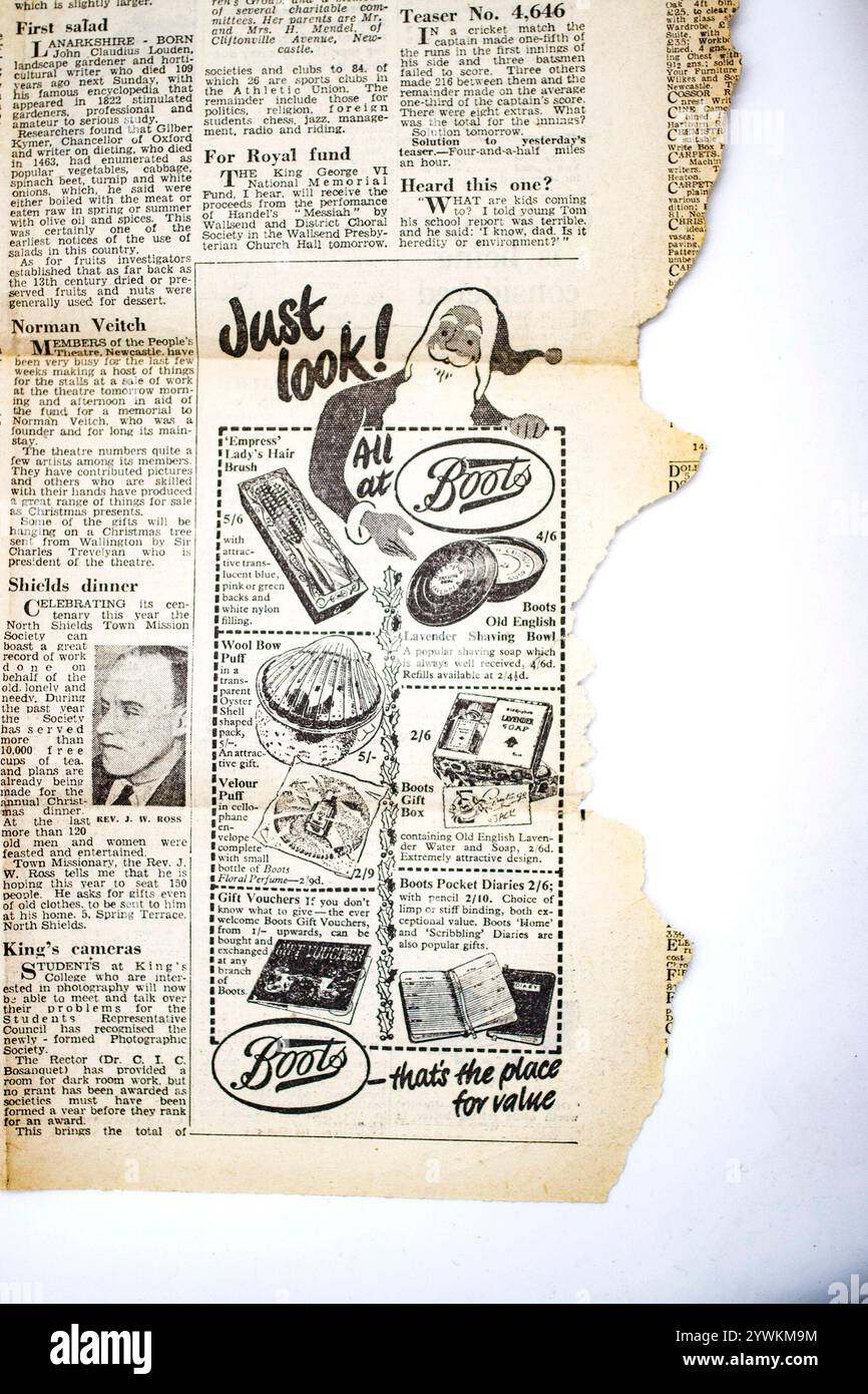 Vintage 1950er Jahre newcastle Abend Chronik Zeitungsseite mit weihnachtswerbung für Boots the Chemist uk Stockfoto