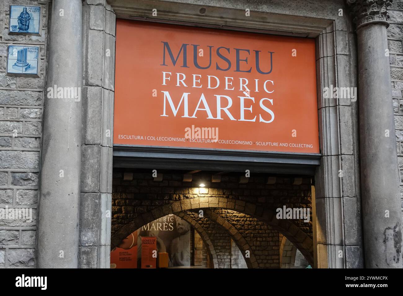 Eintritt zum Museu Frederic Marès, einzigartiges Sammlermuseum in Barcelona, Spanien Stockfoto