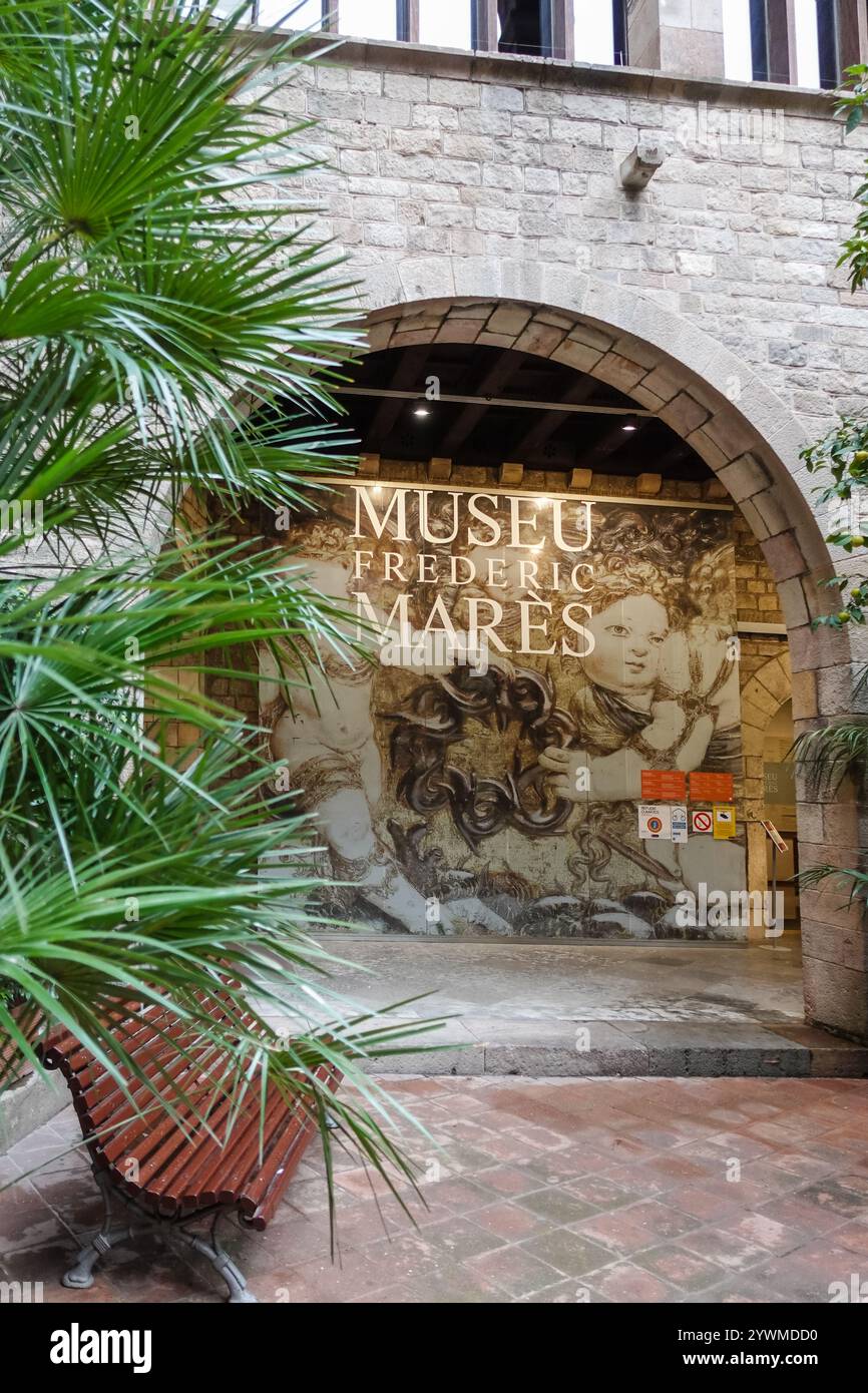 Eintritt zum Museu Frederic Marès, einzigartiges Sammlermuseum in Barcelona, Spanien Stockfoto