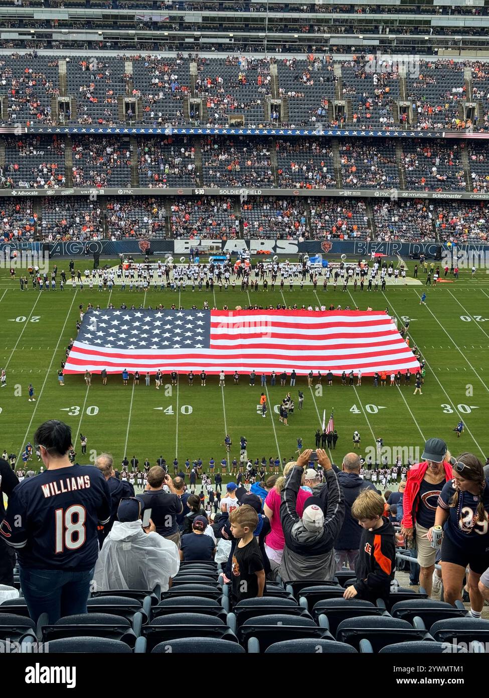 Amerikanische Flagge auf dem Fußballfeld - Smartphone-aufgenommenes Stockfoto