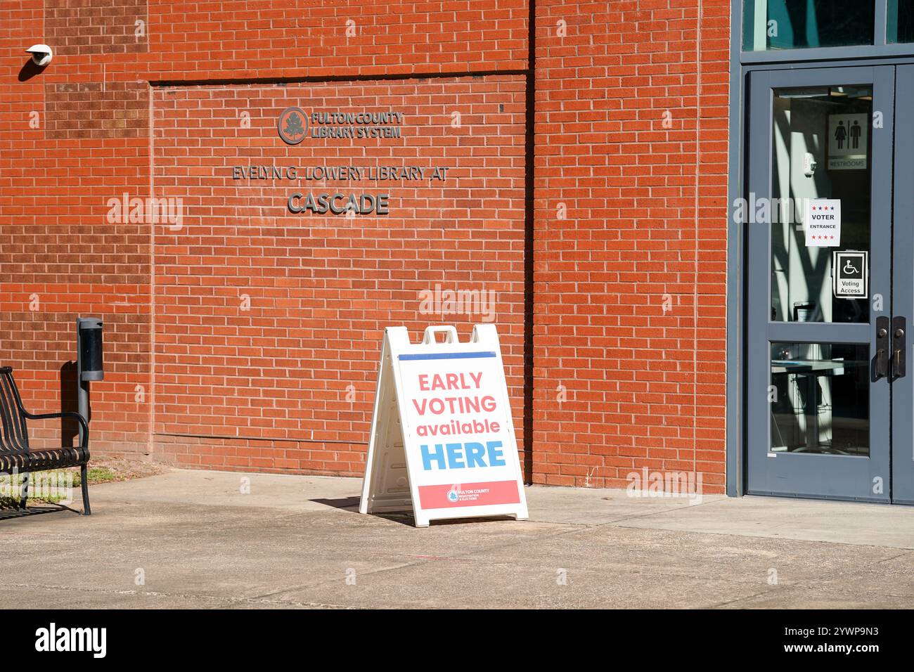 Am 18. Oktober 2024 befindet sich in der Evelyn G. Lowery Library in Cascade in Atlanta, Georgia, USA. (Foto: Julia Beverly/Alamy Live News) Stockfoto