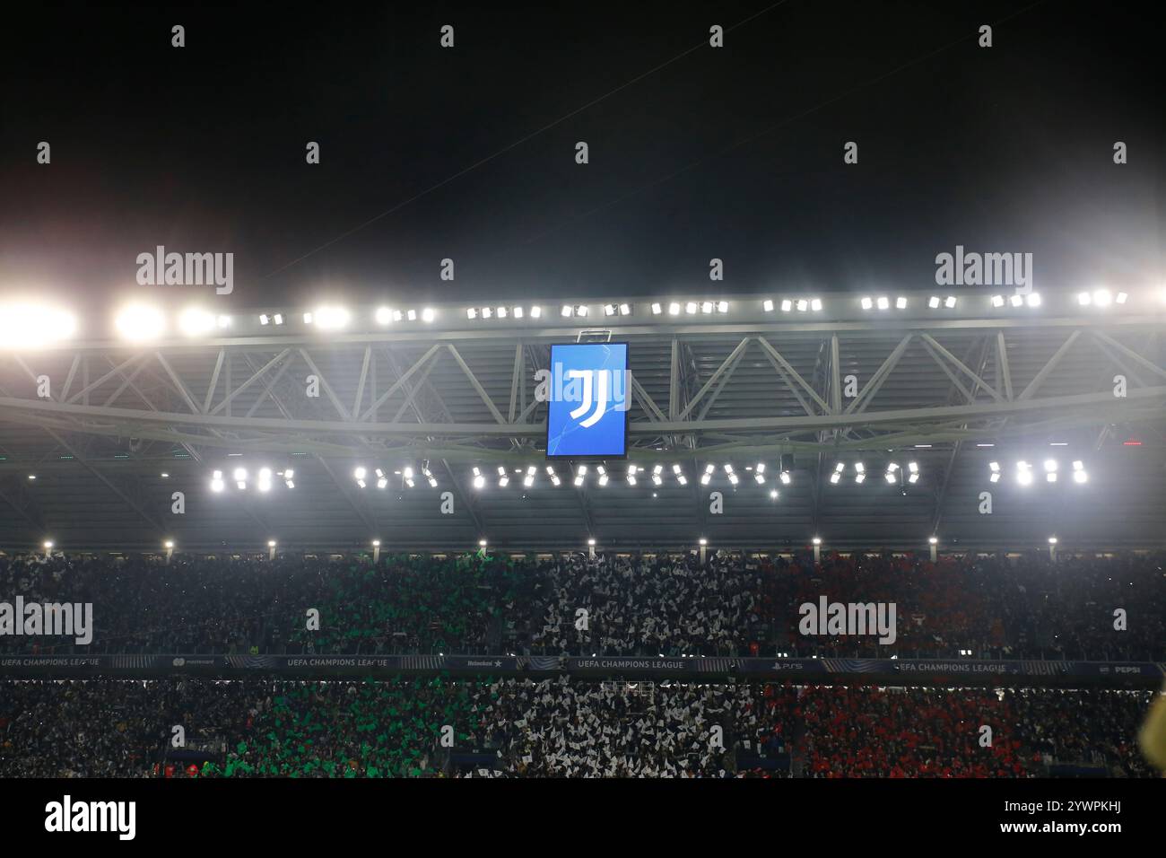 Turin, Italien. Dezember 2024. Ansicht des Stadions während der UEFA Champions League 2024/25, des Fußballspiels zwischen Juventus FC und Manchester City, am 11. Dezember 2024 im Allianz Stadium Turin Italien. Quelle: Nderim Kaceli/Alamy Live News Stockfoto