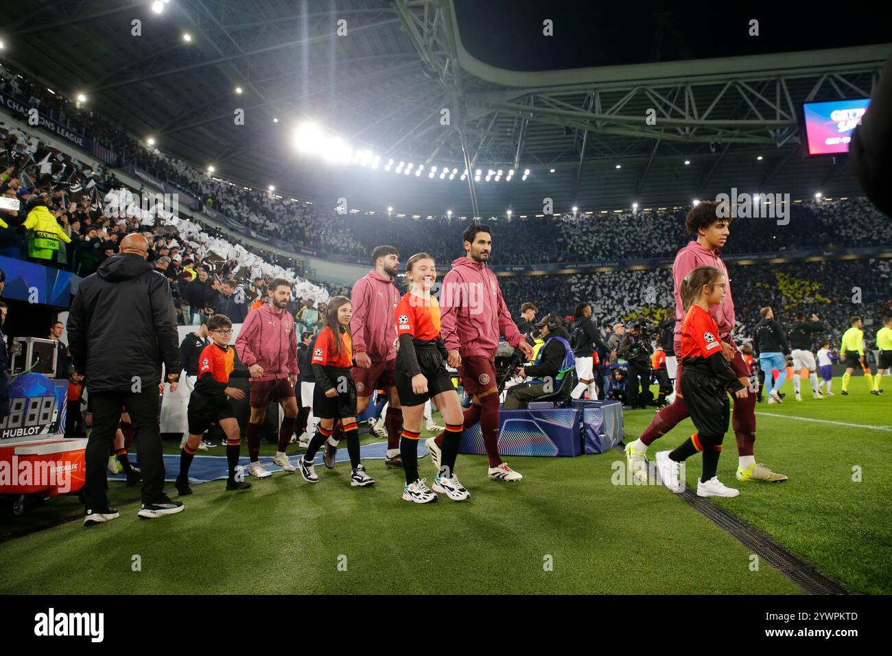 Turin, Italien. Dezember 2024. Ilkay Gundogan aus Manchester City während des Fußballspiels der UEFA Champions League 2024/25, des Fußballspiels zwischen Juventus FC und Manchester City, am 11. Dezember 2024 im Allianz Stadium Turin Italien. Quelle: Nderim Kaceli/Alamy Live News Stockfoto