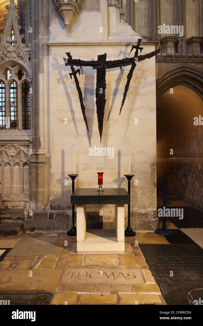 Das Martyrium in der Kathedrale von Canterbury, markiert den Ort, an dem Thomas Becket in der Abenddämmerung am 29. Dezember 1170 von den Rittern Heinrichs II. Ermordet wurde. Stockfoto