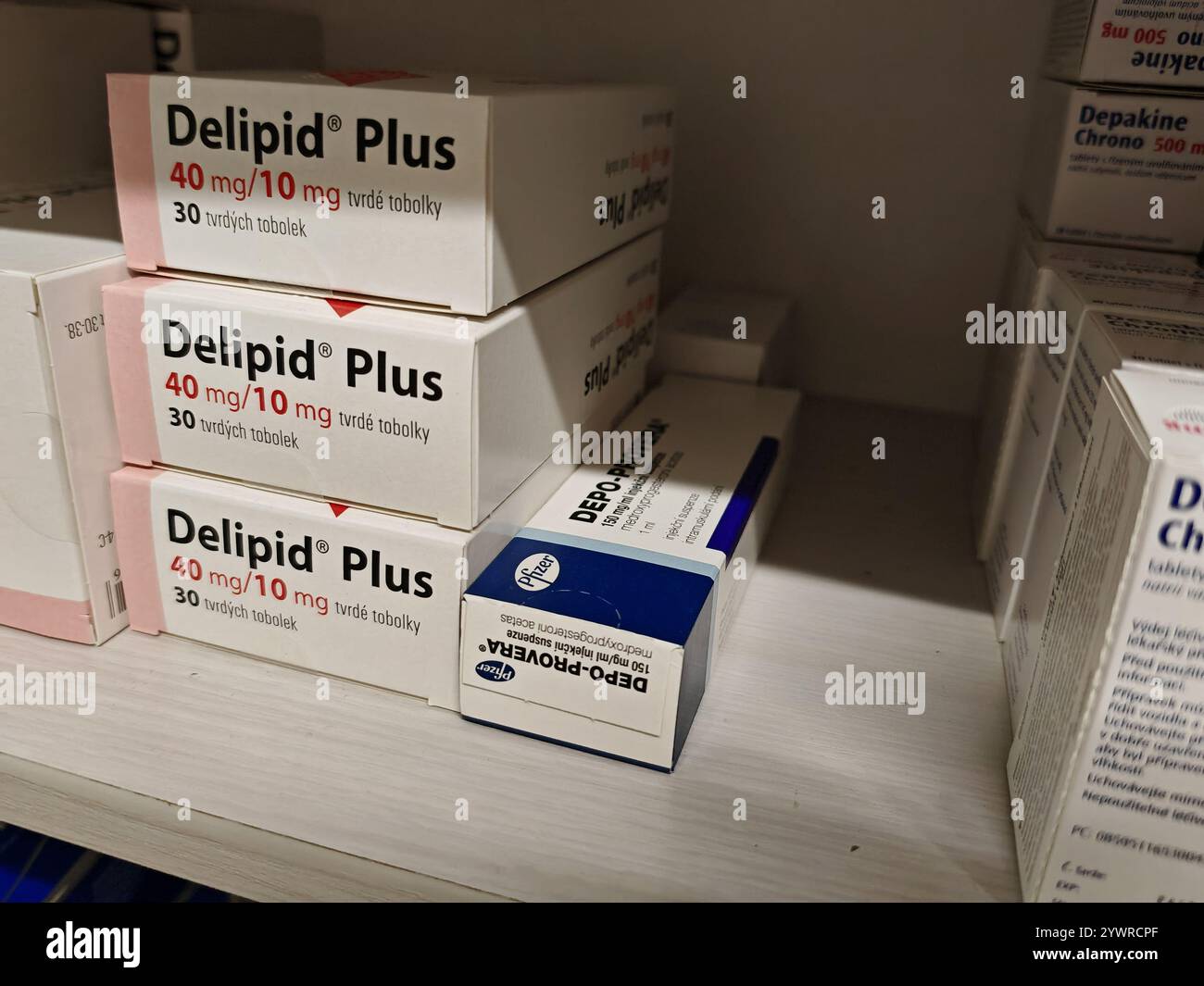 Prag, Tschechische Republik-26. Januar 2025: DEPO-PROVERA Box mit Medikamenten mit MEDROXYPROGESTERON Wirkstoff von PFIZER, zur Verhütung verwendet, bir Stockfoto