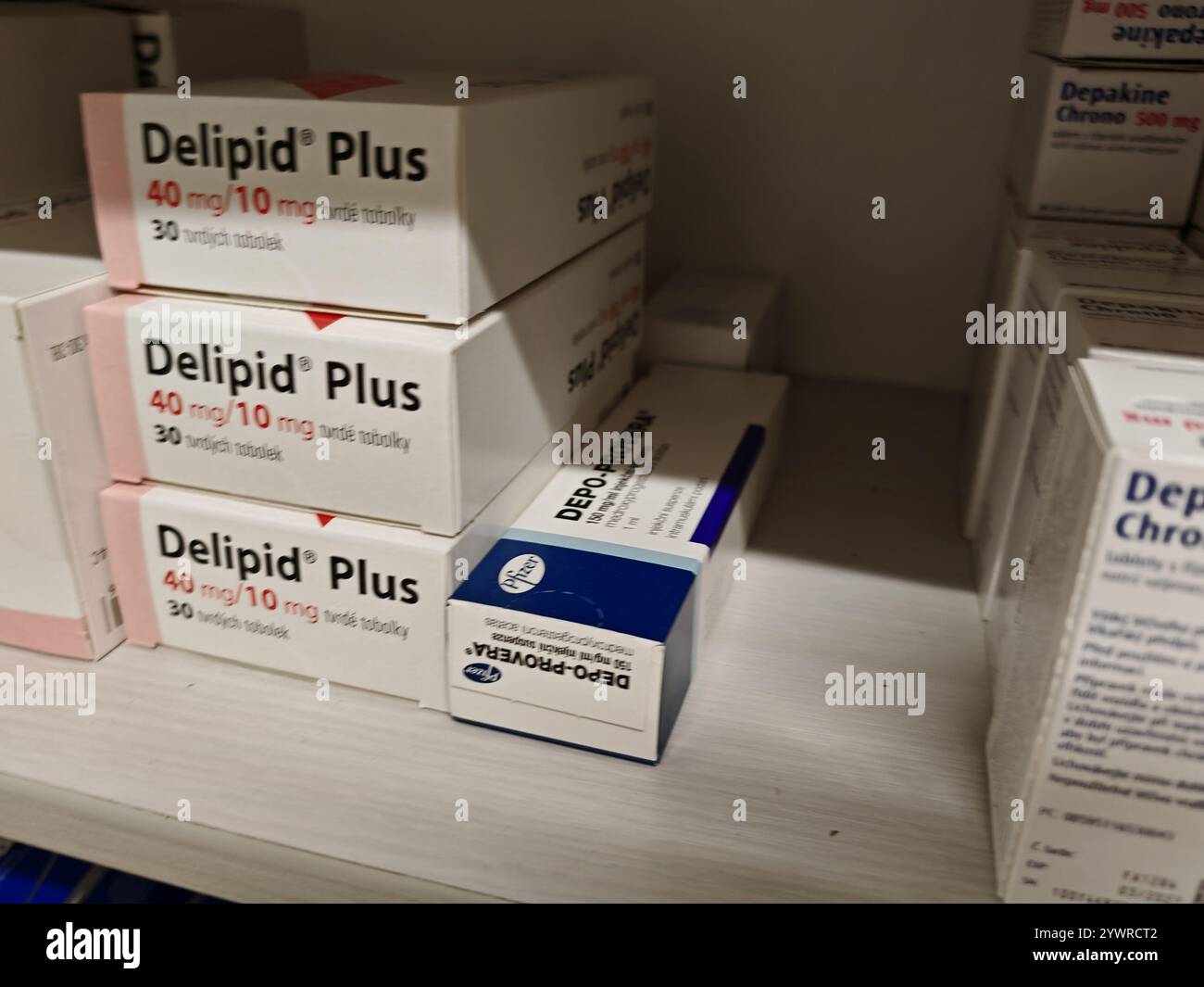 Prag, Tschechische Republik-26. Januar 2025: DEPO-PROVERA Box mit Medikamenten mit MEDROXYPROGESTERON Wirkstoff von PFIZER, zur Verhütung verwendet, bir Stockfoto