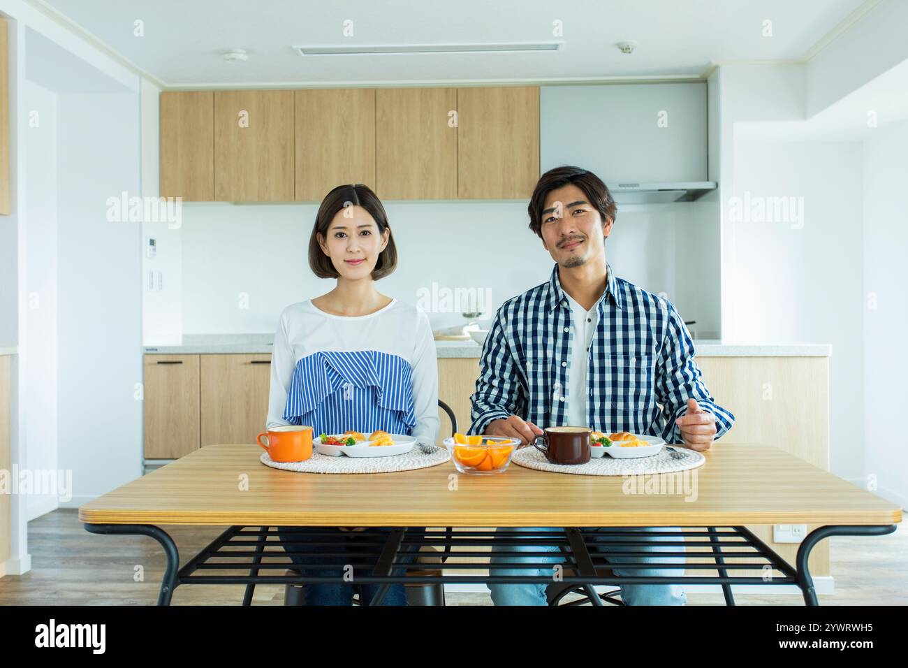 Japanisches Paar beim Frühstück Stockfoto