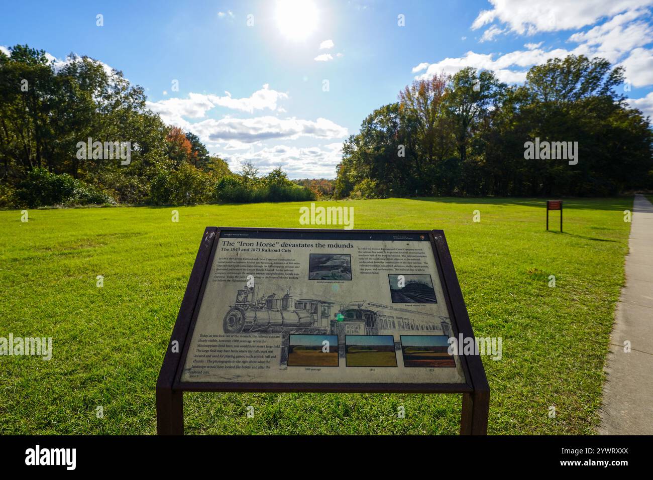 Im Ocmulgee Mounds National Historical Park ist eine Ausstellung über den Ausbau der Eisenbahn und ihre Auswirkungen auf die lokale Umwelt zu sehen Stockfoto