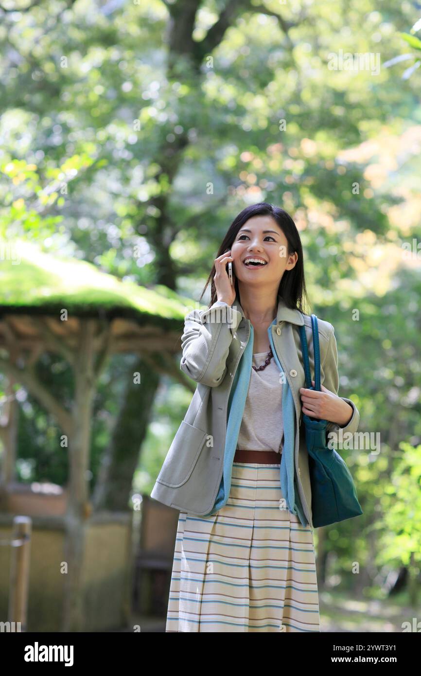 Sightseeing junger Frauen Stockfoto