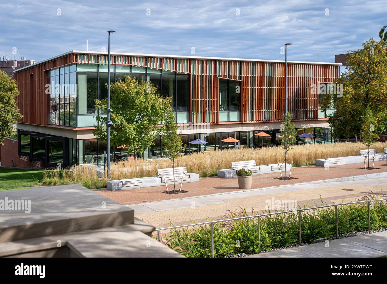 Das renovierte Schine Student Center am University Place auf dem Campus der Syracuse University ist eine Anlaufstelle für Studenten, die sich treffen, lernen und sich mit anderen austauschen können. Stockfoto