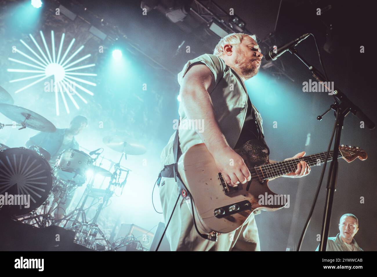 Newcastle, Großbritannien - 12. Dezember 2024: Everything Everything Perform at NX in Newcastle upon Tyne als Teil ihrer Mountainhead Tour. Foto: Thomas Jackson/Alamy Live News Stockfoto