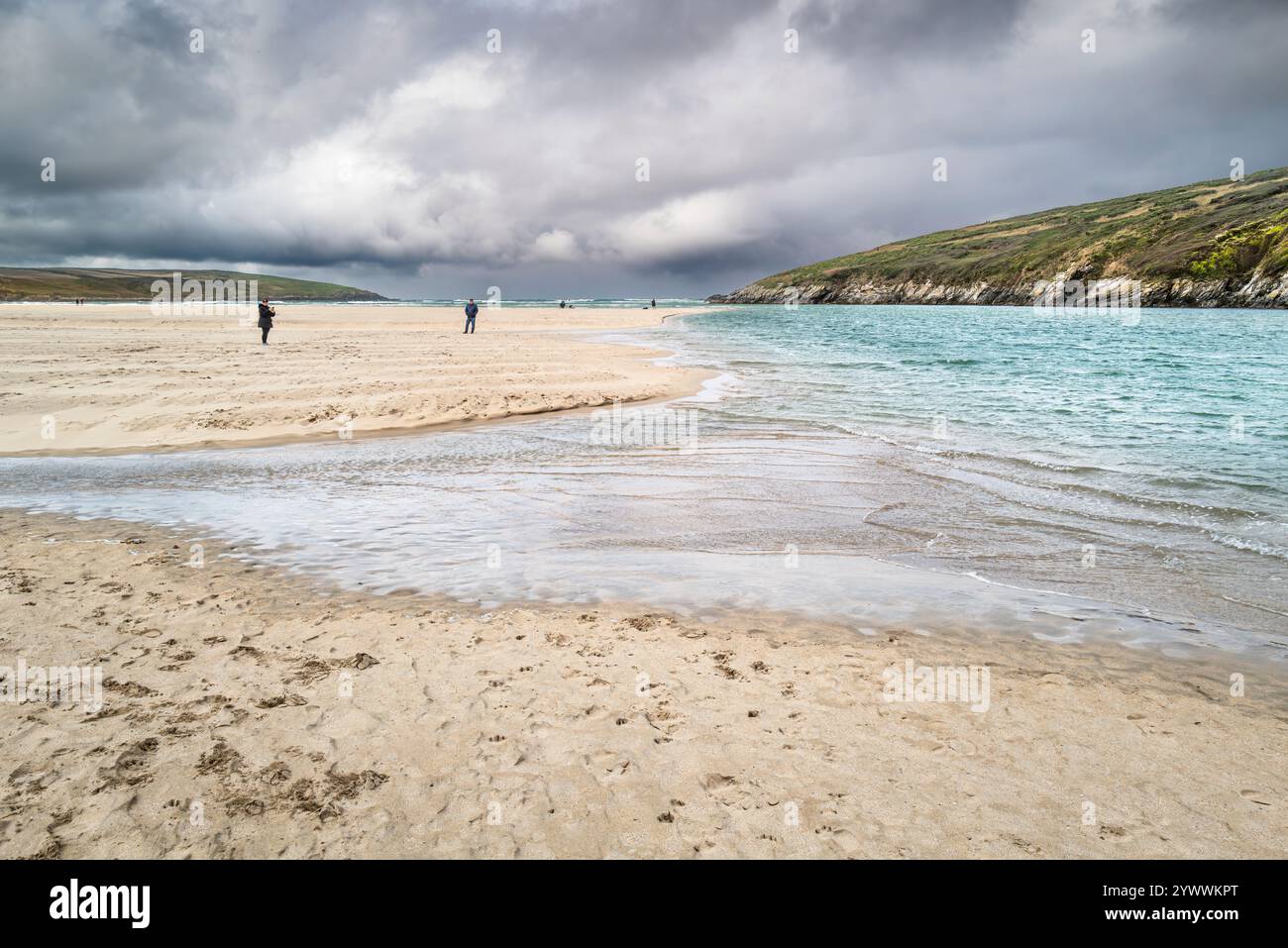 Eintreffende Flut auf dem TIDAL Gannel River am Crantock Beach in Newquay in Cornwall in Großbritannien. Stockfoto Eintreffende Flut auf dem TIDAL Gannel River am Crantock Beach in Newquay in Cornwall in Großbritannien. Stockfoto