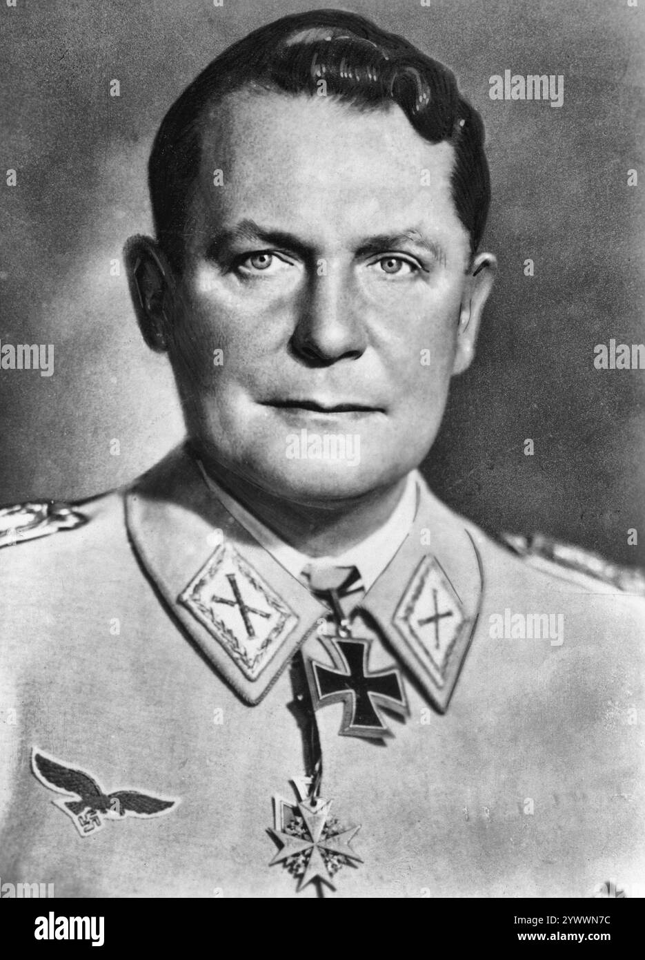 Hermann Göring, Deutscher Reichsmarschall. Ein retuschiertes Porträtfoto, aufgenommen sechs Tage vor seinem 50. Geburtstag. Stockfoto