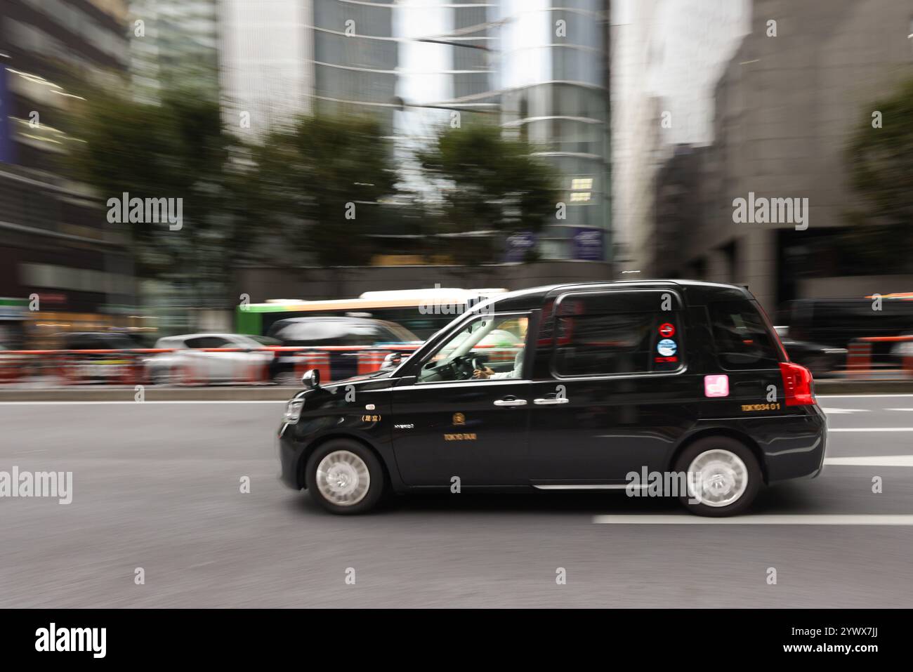 Taxi in den Straßen von Ginza, Chuo City, Tokio, Japan, Asien. Stockfoto