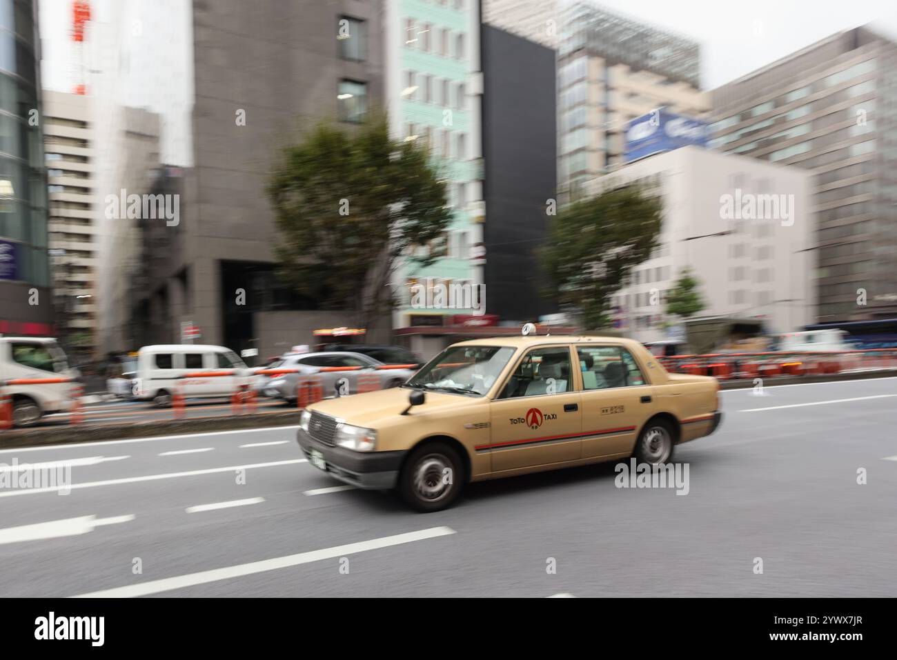 Taxi in den Straßen von Ginza, Chuo City, Tokio, Japan, Asien. Stockfoto