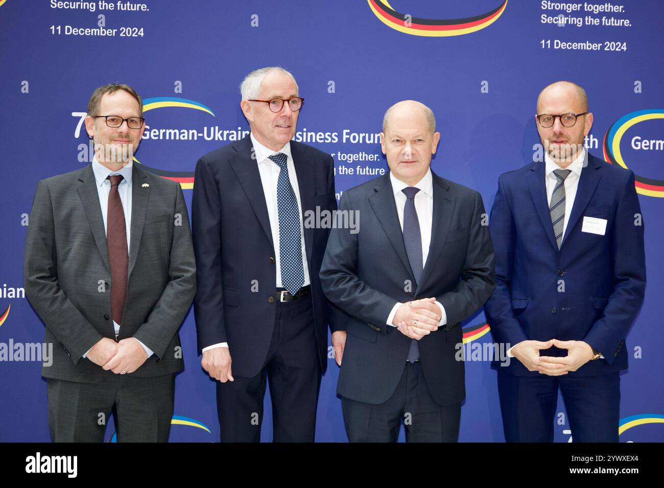 Berlin, Deutschland. Dezember 2024. OLAF Scholz nimmt an der 7. Deutsch-Ukrainisches Wirtschaftsforum zusammen mit Denys Schmyhal. Stockfoto