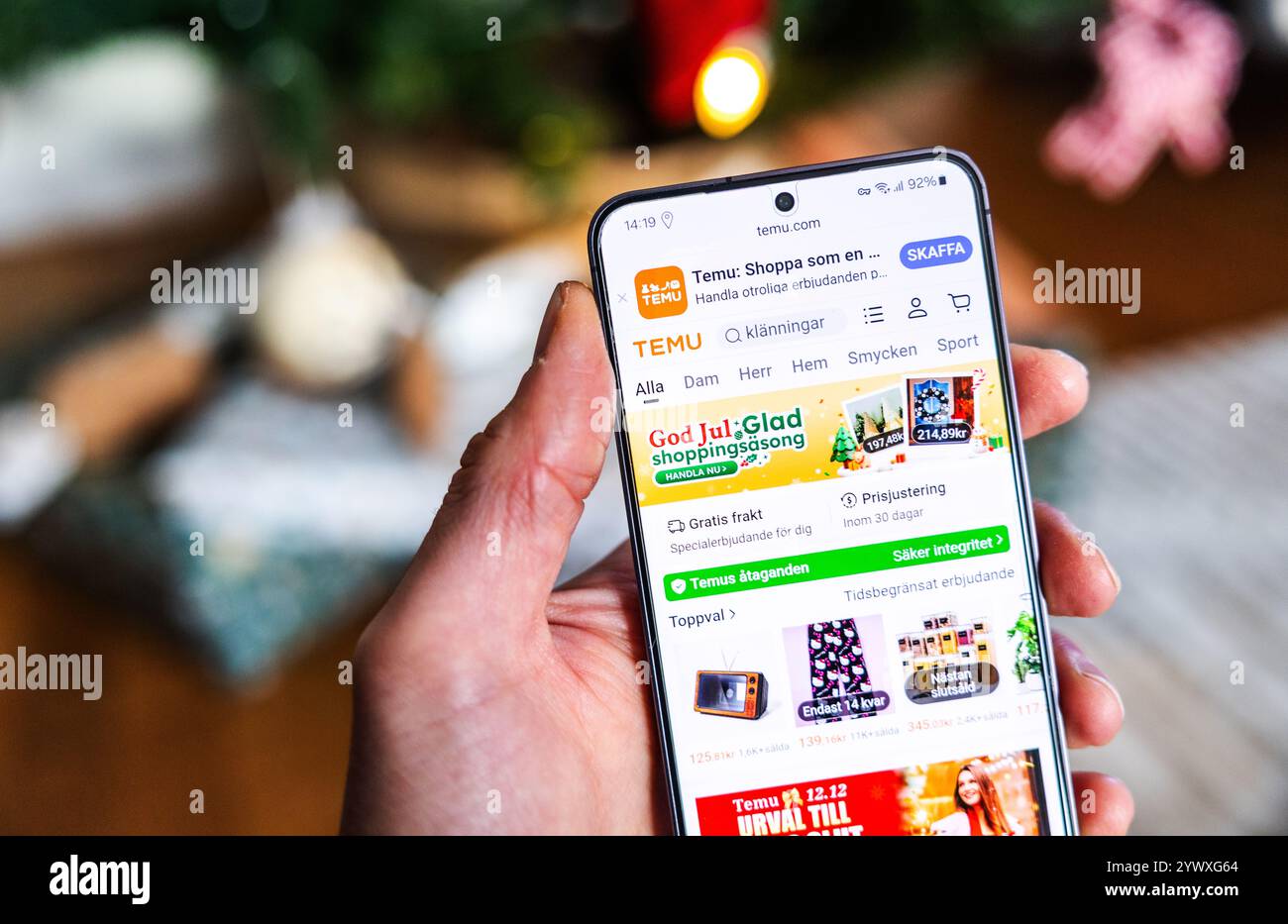 Schilder und Symbole, Temu, ein Online-Marktplatz des chinesischen E-Commerce-Unternehmens PDD Holdings, das Colin Huang gehört. Stockfoto