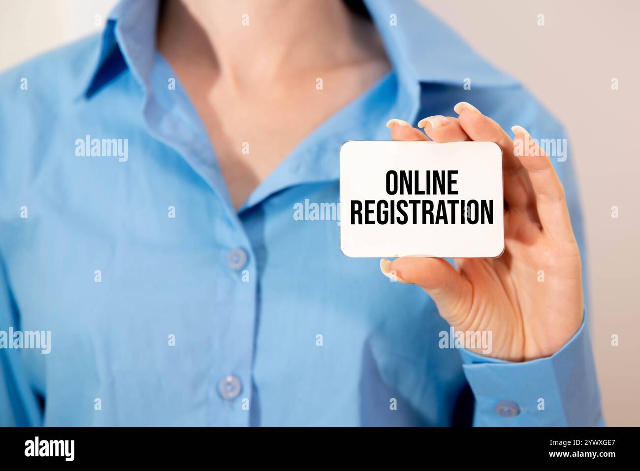 Online Registrierung auf dem Papier auf dem Schreibtisch isoliert. Business und Inspiration Konzept Stockfoto