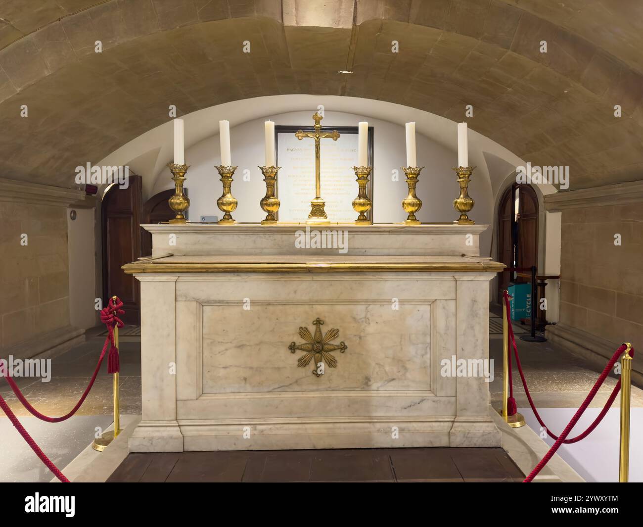 Ein Marmoraltar in der Krypta des Medici Chapel Museum in Florenz, Italien. Stockfoto