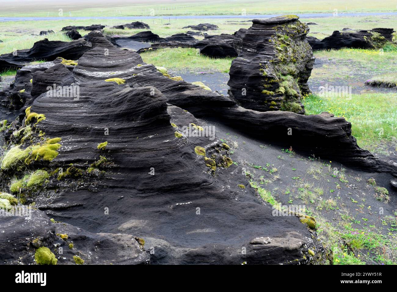 Konsolidierte und erodierte Vulkanasche. Dyrholaey, in der Nähe von Vik, Island. Stockfoto