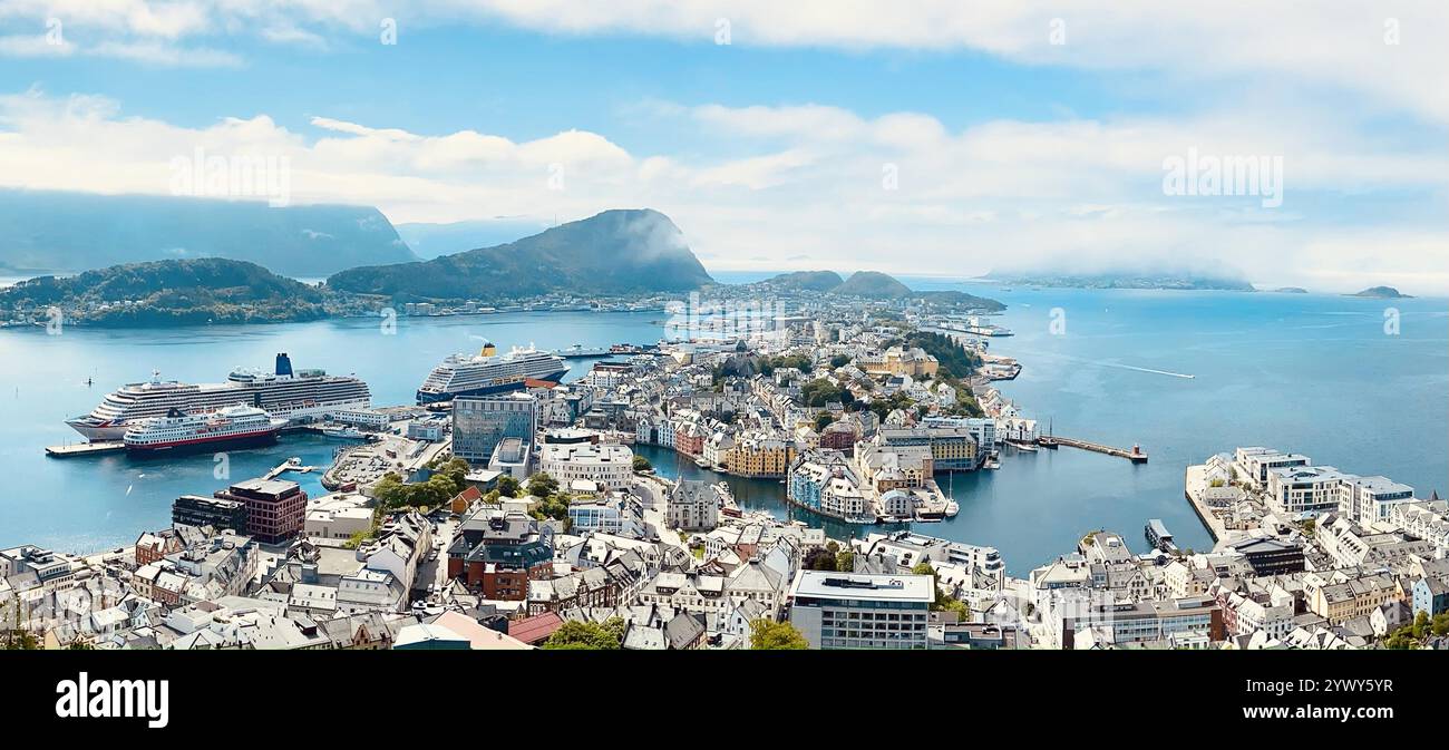 Toller Blick auf den Hafen von Alesund in Norwegen Stockfoto