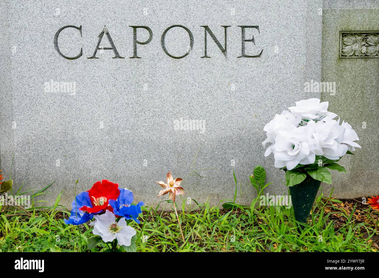 Alphonse Capone, der berüchtigte Chicagoer Gangster, ruht in Mt. Carmel Cemetery, Hillside, Illinois, auf einem bescheidenen Familiengrundstück, das von einem einfachen Grabstein gekennzeichnet ist Stockfoto