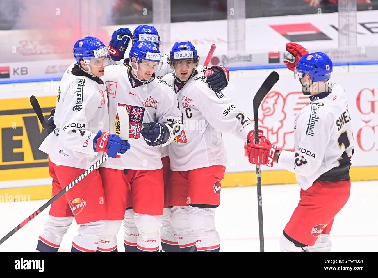 Pardubice, Tschechische Republik. Dezember 2024. Tschechische Spieler während des Spiels Tschechische Republik gegen Finnland der Schweizer Hockeyspiele, Teil der Euro Hockey Tour, in Pardubice, Tschechische Republik, 12. Dezember 2024. Quelle: Josef Vostarek/CTK Photo/Alamy Live News Stockfoto