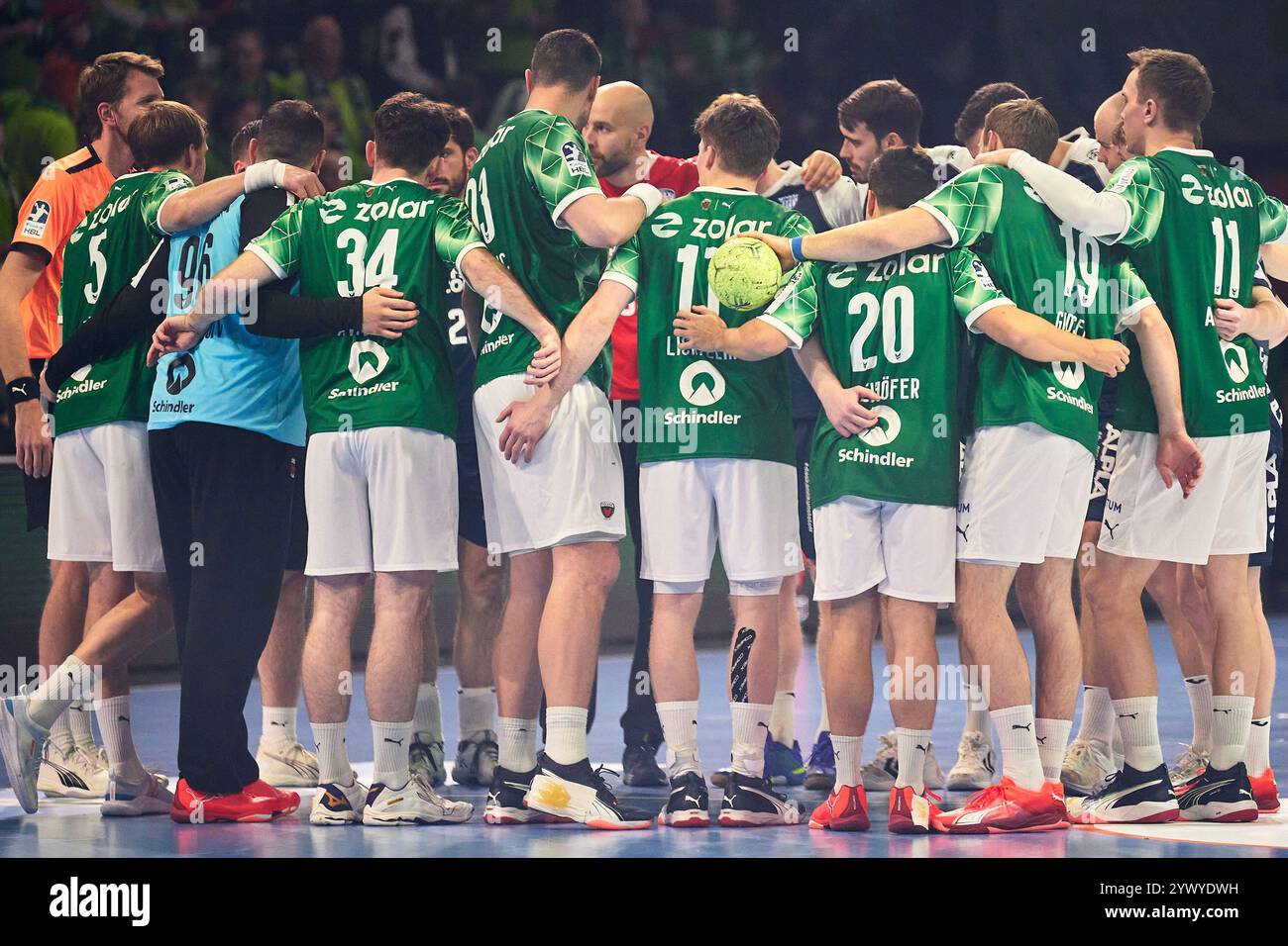 Fuechse Berlin, Mannschaftsbild, GER, Fuechse Berlin vs. TBV Lemgo Lippe, 1. Bundesliga, Daikin HBL, Herren, 14. Spieltag, Saison 2024/2025, 12.12.2024 Foto: Eibner-Pressefoto/ Claudius Rauch Stockfoto