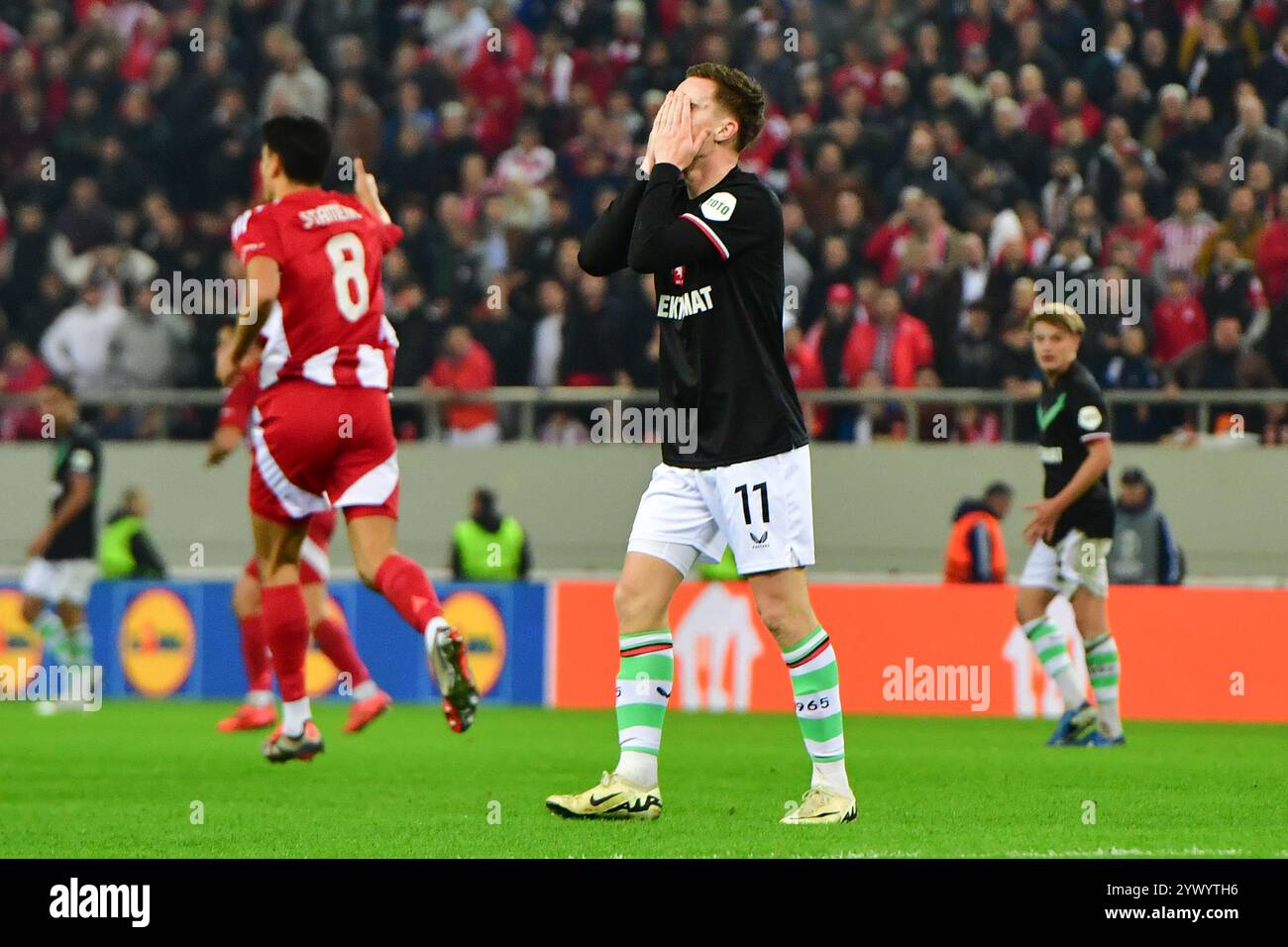 Athen, Griechenland. Dezember 2024. Athen, Georgios Karaiskakis Stadium, 12. 12. 12. 2024, Saison 2024/2025, Europa League während des Spiels Olympiacos - Twente, FC Twente Spieler Daan Rots Credit: Pro Shots/Alamy Live News Stockfoto