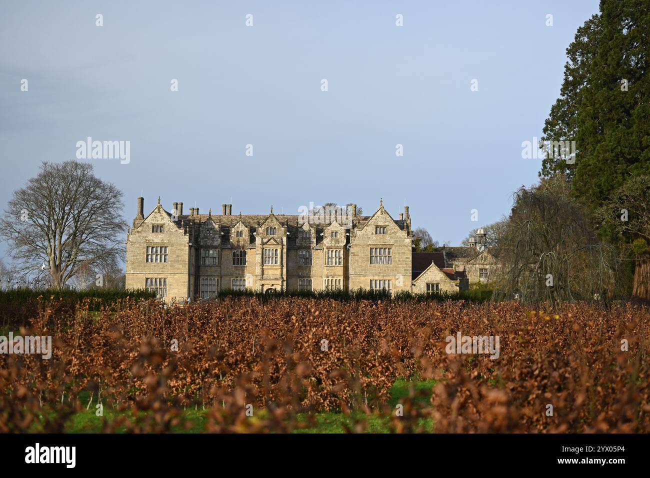 Herrenhaus aus dem 15. Jahrhundert in Wakehurst Stockfoto