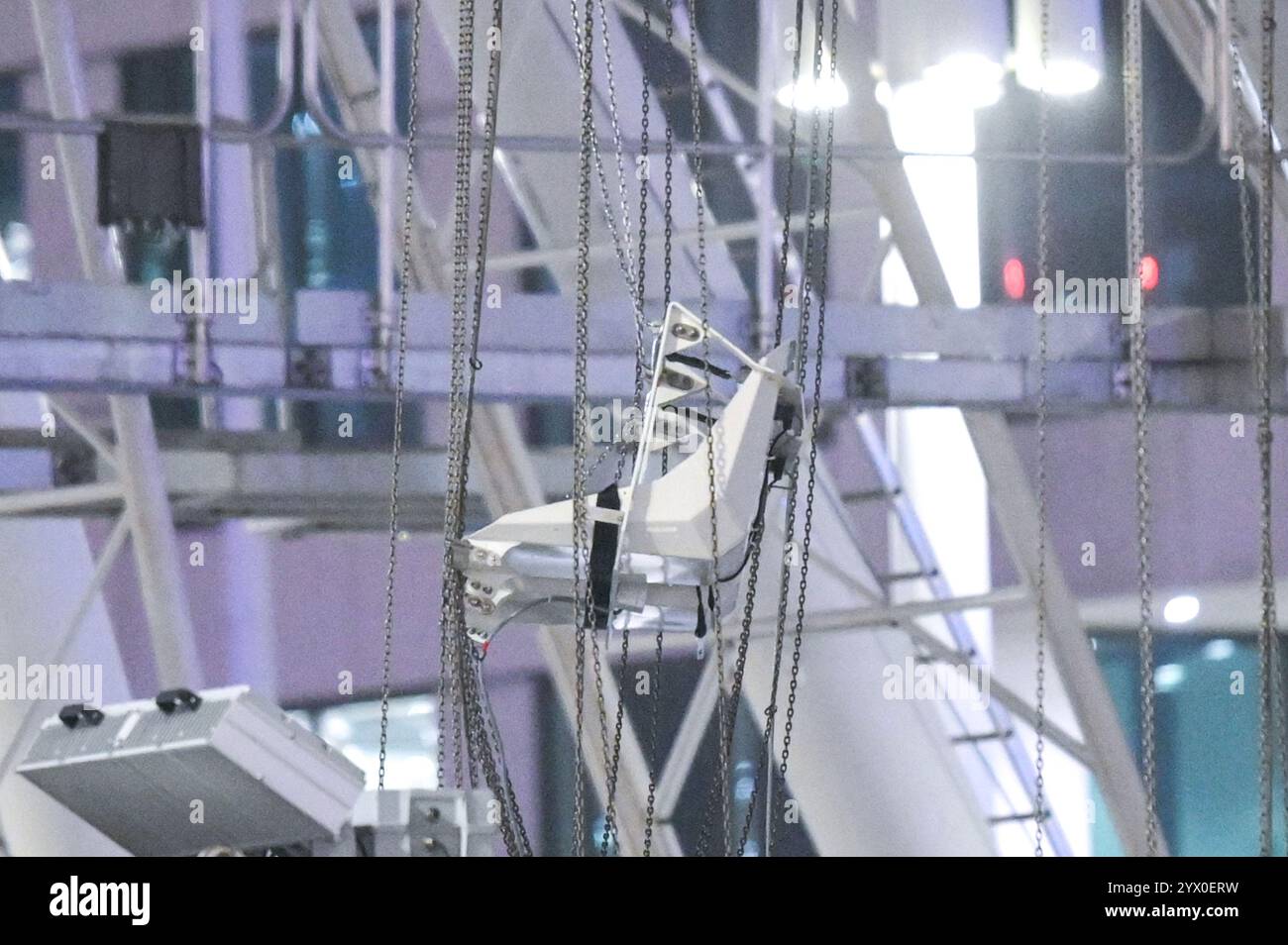 Centenary Square, Birmingham, 12. Dezember 2024 - Rettungsdienste vor Ort, nachdem die Kettensitzfahrt „Star Flyer“ fehlschlug und die Fahrer verletzt wurden. In der Nähe des Weihnachtsmarktes und des internationalen Kongresszentrums. Quelle: British News und Media/Alamy Live News Stockfoto