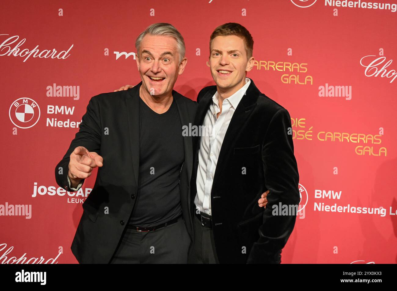 Leipzig - Spendengala im Kampf gegen Leukämie: Dutzende Sterne bei der 30. Josà Carreras Gala 12.12.2024 ab 18 Uhr Leipzig, Media City Leipzig Fotograf: EHL Media/Dietmar Thomas im Foto: Robert Lohr, Schauspieler und Ferdinand Hofer, Schauspieler am Donnerstag überträgt der MDR ab 20,15 Uhr live aus Leipzig die 30. Josà Carreras Gala. Gastgeber und Stifter Josà Carreras wird in seiner großen Vision Leukämie muss heilbar werden. Immer und bei jedem wieder von prominenten internationale und nationale Künstlerfreunden unterstützt. Gemeinsam mit Gastgeber Josà Carreras werden auch in diesem Jahr d Stockfoto