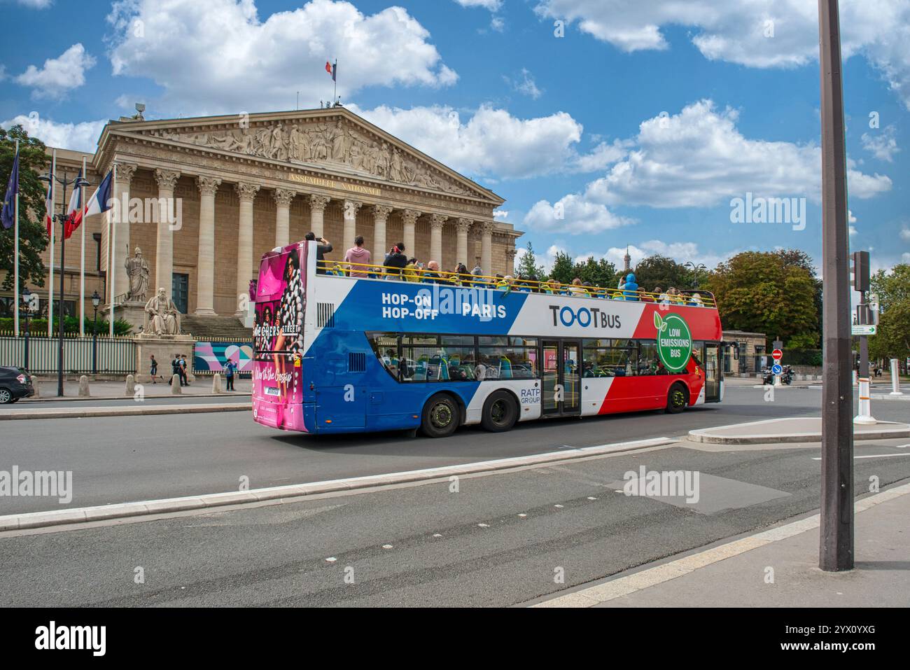 Vor dem Palais Bourbon, wo sich die Nationalversammlung in Paris befindet Stockfoto