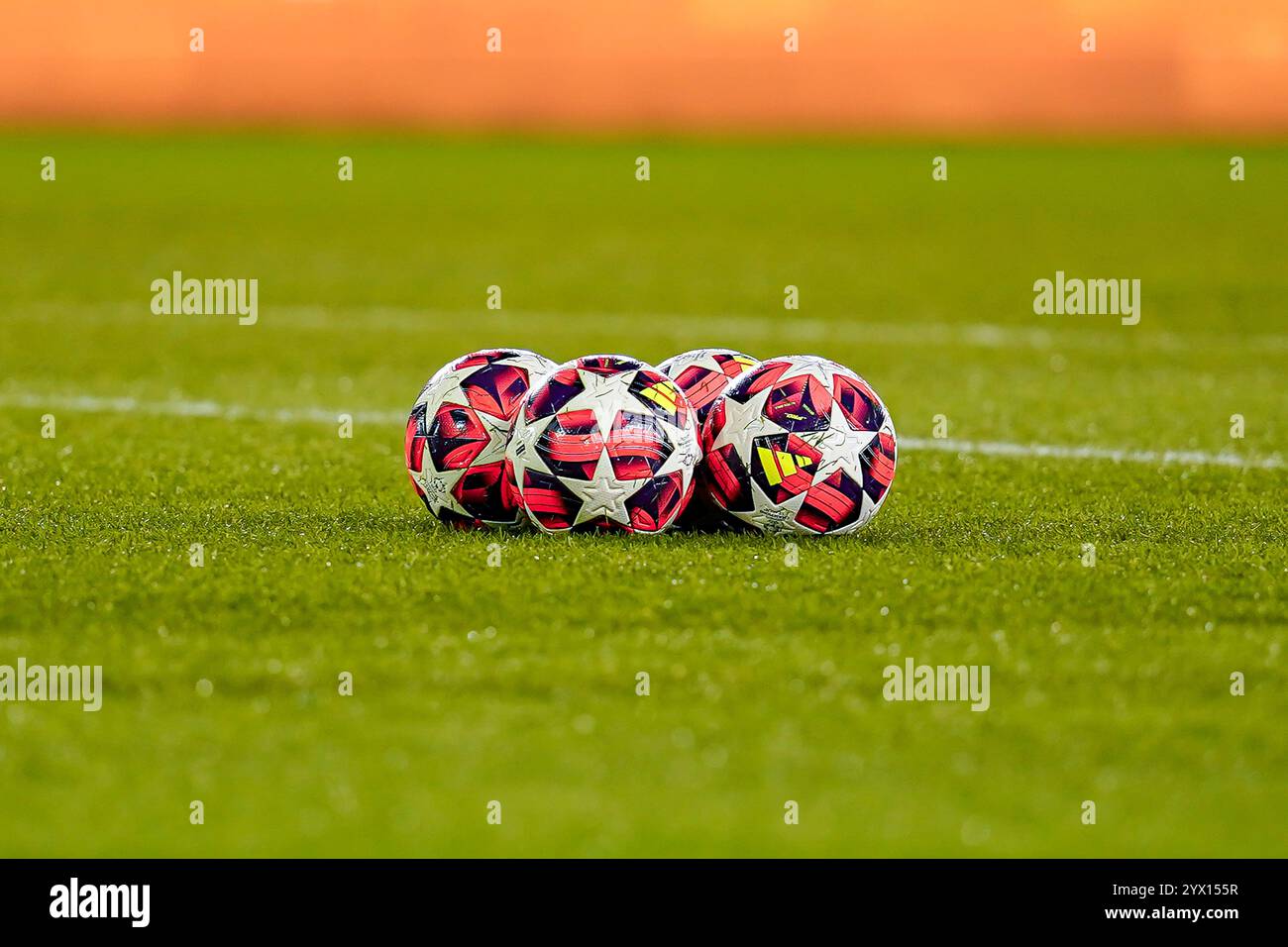 Manchester, Großbritannien. Donnerstag, 12. Dezember 2024, UEFA Women's Champions League: Manchester City Women vs SKN St. Pölten Women im Jole Stadium. Champions League Bälle vor dem Spiel. James Giblin/Alamy Live News. Stockfoto