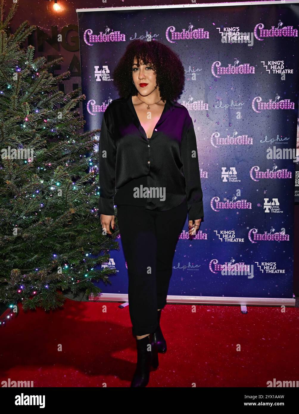 LONDON, GROSSBRITANNIEN. Dezember 2024. Danielle Steers besuchte die Press Night: „Cinderella“ kommt ins Londoner West End im King's Head Theatre in Islington, London, Großbritannien. (Foto von 李世惠d/siehe Li/Picture Capital) Credit: Siehe Li/Picture Capital/Alamy Live News Stockfoto